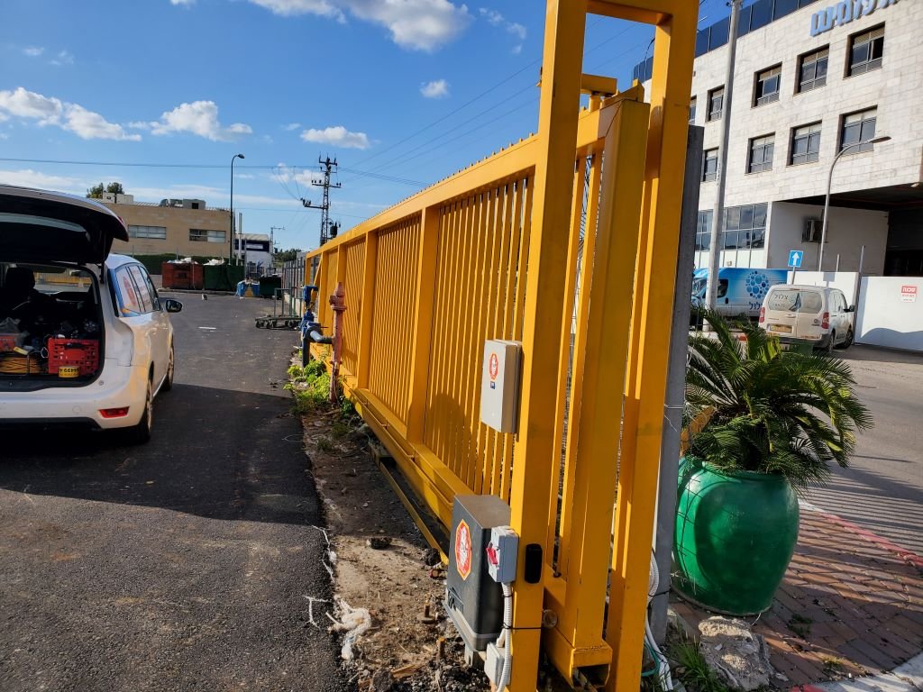 שער נגרר למפעלים ומקומות תעשייתיים 